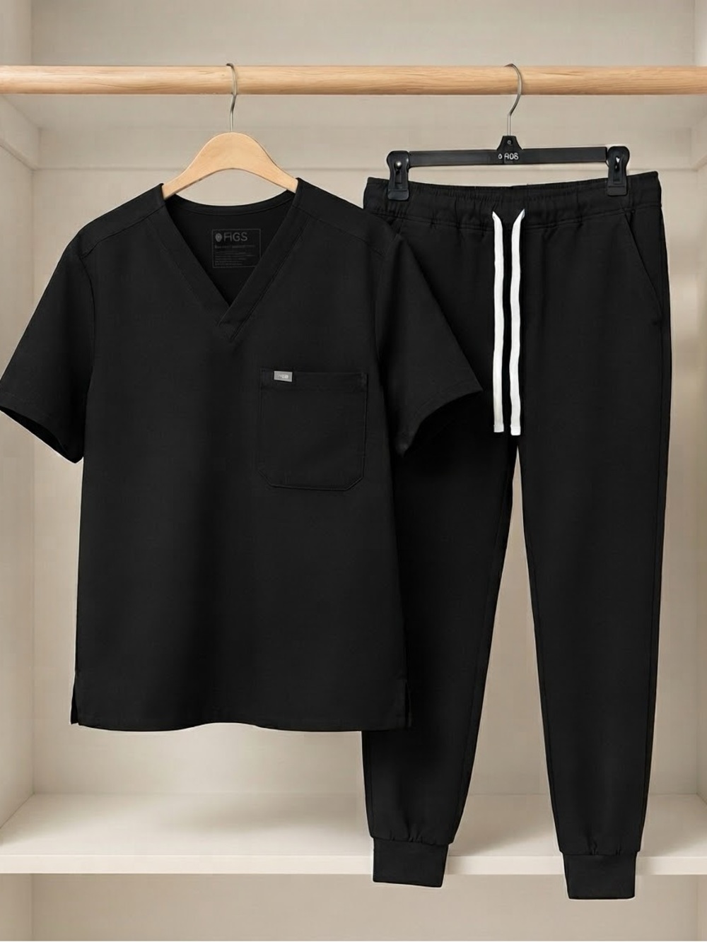 FIGS Men’s Black Scrub Set Size Medium Top + Jogger Pants